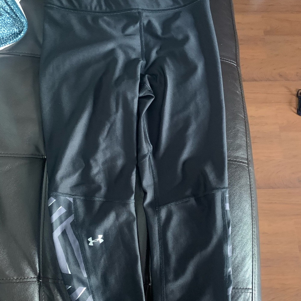 Under Armour Black Running Crops